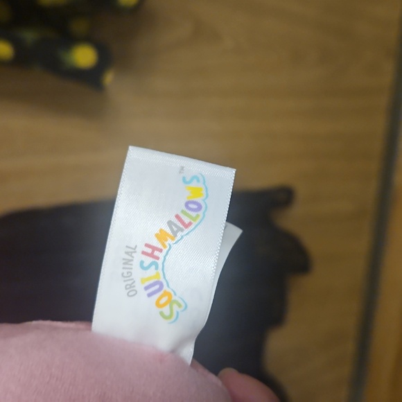 Squishmallows Geraldine the Pink Tabby Cat, 5-inch plush toy - Picture 3 of 6